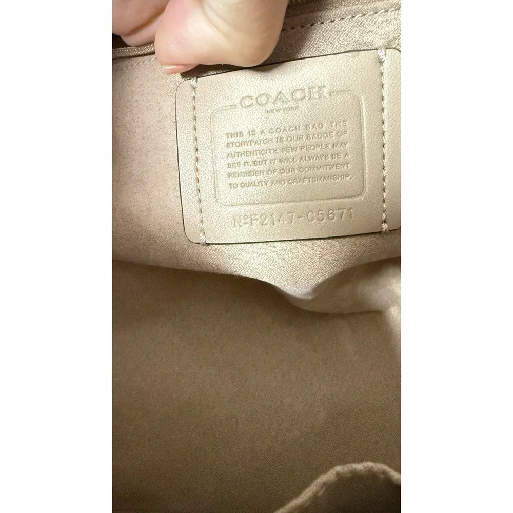 Coach Everly Drawstring Shoulder Bag C5671 Chalk Pebbled Leather Women's Purse‎